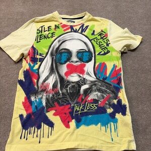 Yellow Graphic Tee with Bold Design 0286